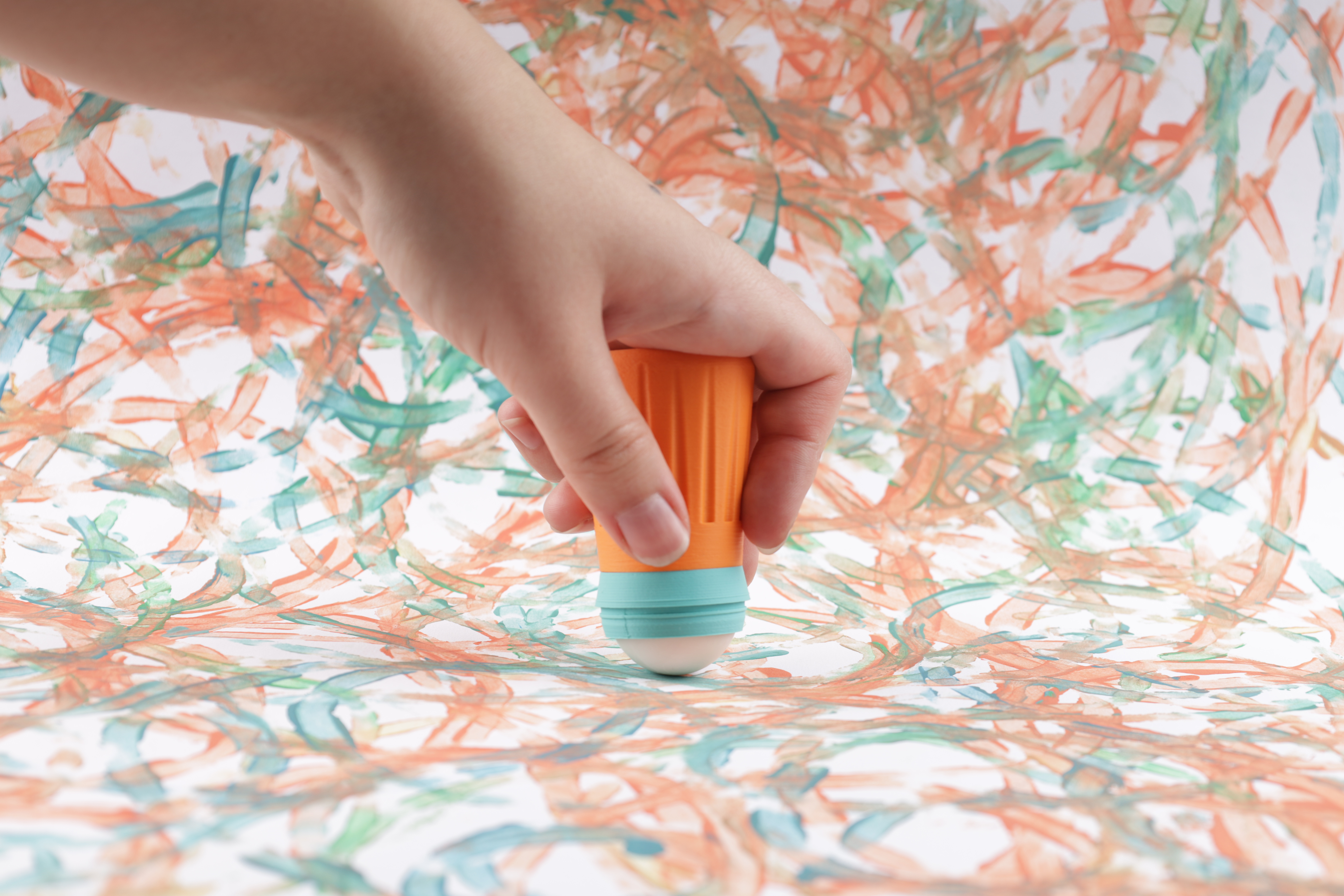 The Colorolli product family consists of tools that accommodate different grips and enable children to create freely and enjoyably. (Photo: Anna Sára György)